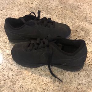 EUC - Nike- 4Y - Black suede- like tennis shoes